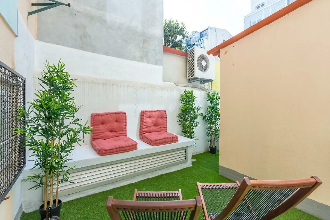 Sunny Apartment With Patio, By Timecooler Лиссабон