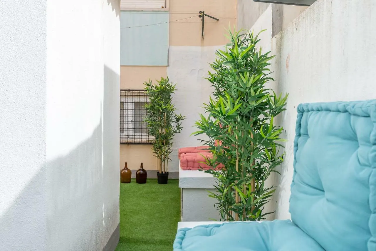 Sunny Apartment With Patio, By Timecooler Лиссабон