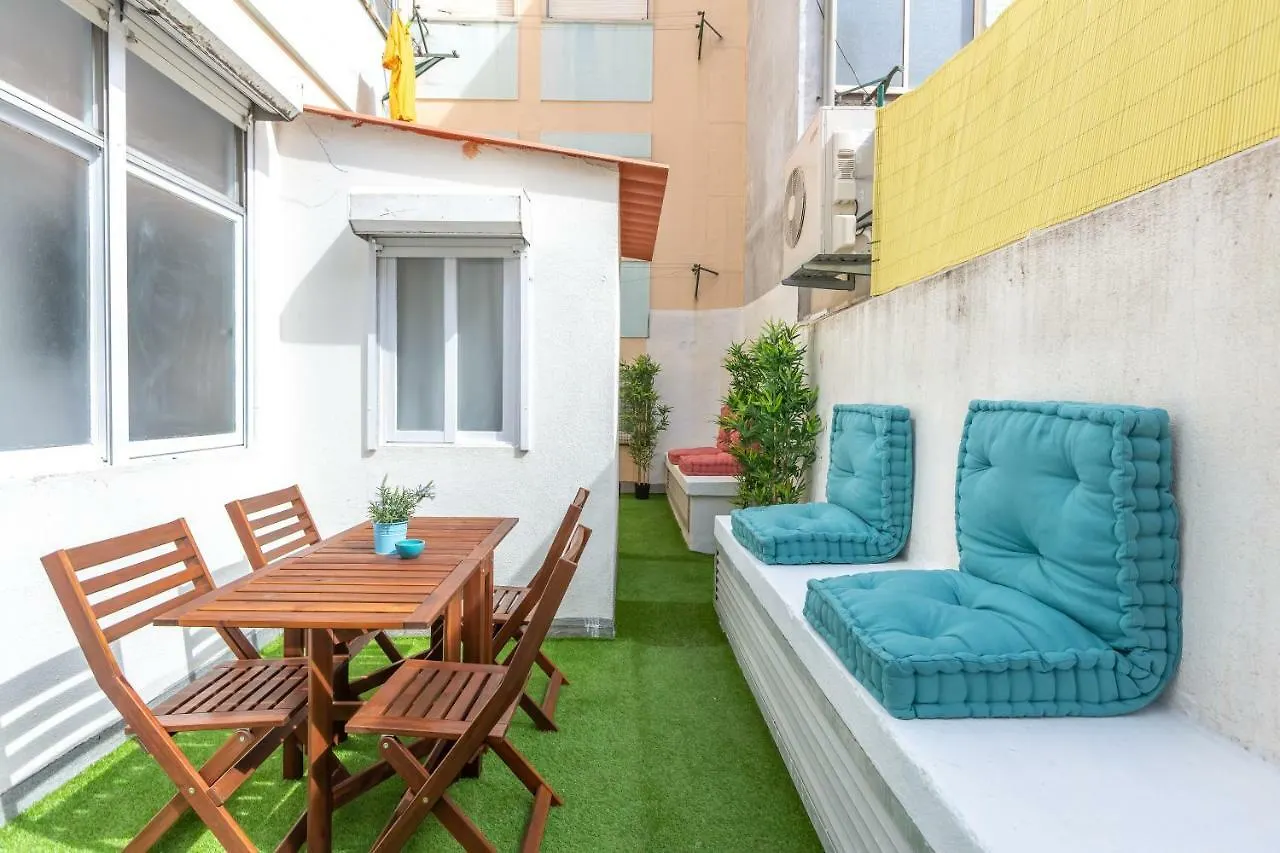 Sunny Apartment With Patio, By Timecooler Лиссабон